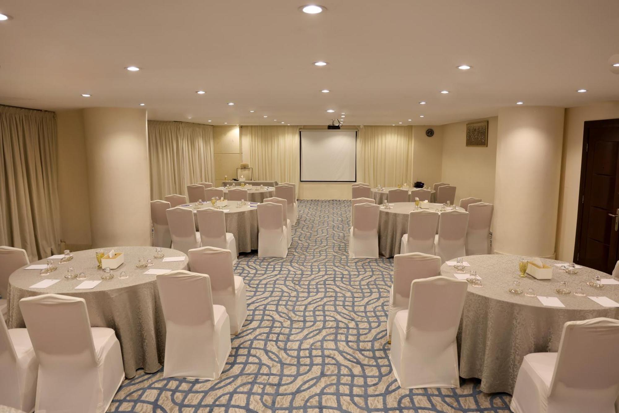Reef Global Hotel